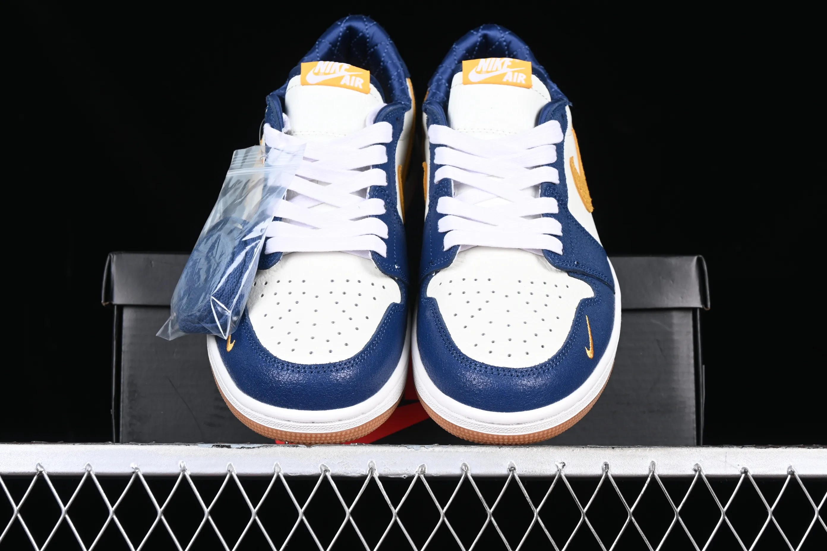 All categories Air Jordan Jordan series basketball shoes Air Jordan 1 Low Z version Air Jordan 1 Low OG AJ1 Joe 1 white blue yellow hook burst pattern low-top cultural casual sneakers CZ0790-103
